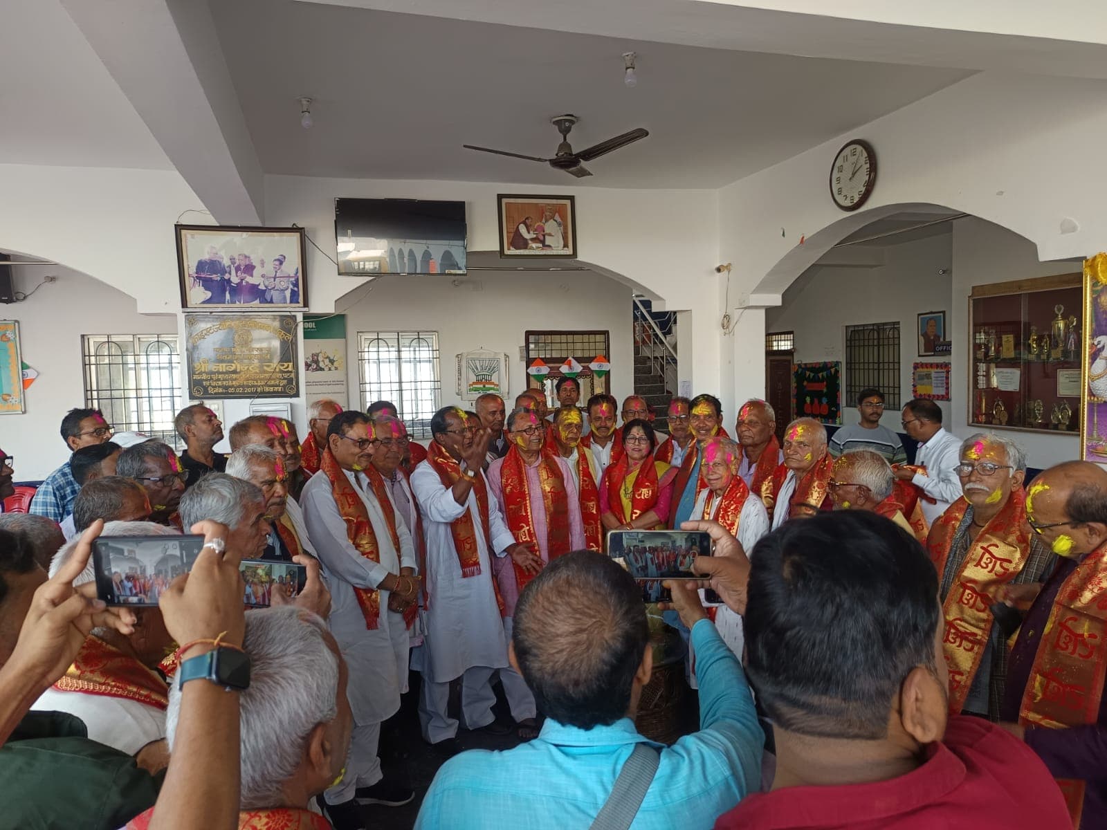 मुजफ्फरपुर: ब्रह्मर्षि परिषद के 'होली मिलन' में उमड़ा जनसैलाब, सद्भावना का संदेश